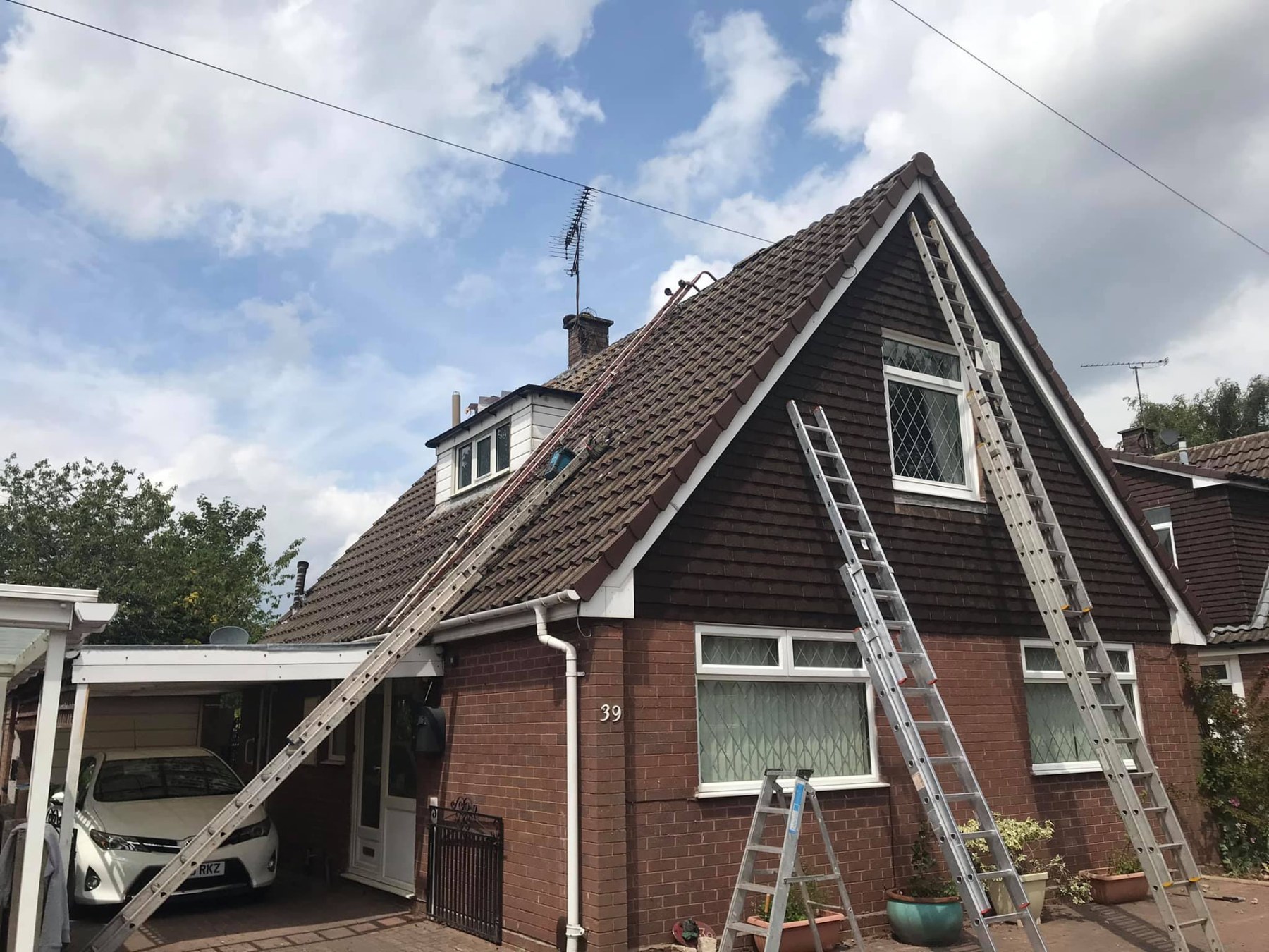 Detached Berkshire home with a completed new tiled roof by H Lee & Son Roofing Services